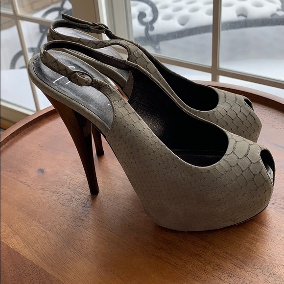 Giuseppe Zanotti Grey Peeptoe Slingback heels - Picture 3 of 7